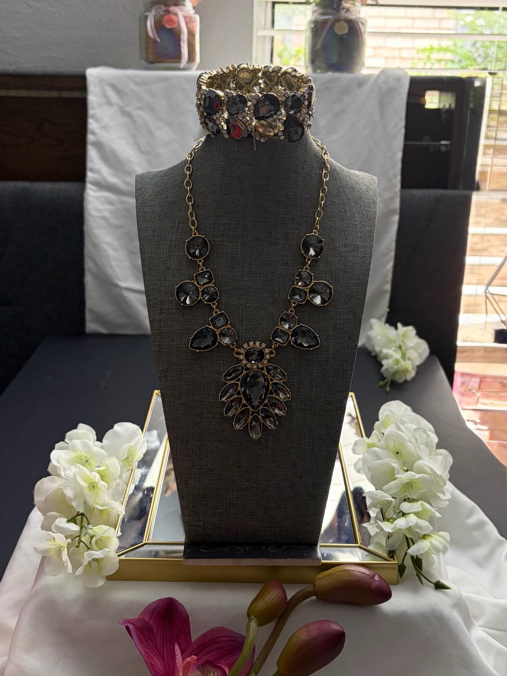 NWOT No Name Necklace NWT Alfani Bracelet Black and Gold Teardrop Statement Pcs
